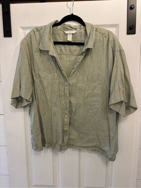 H&M Light Sage Green Short-Sleeve Linen Button Shirt.